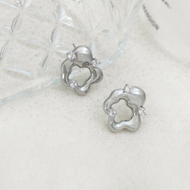 Fashion Irregular Copper Plating Hollow Out Inlay Zircon Ear Studs 1 Pair