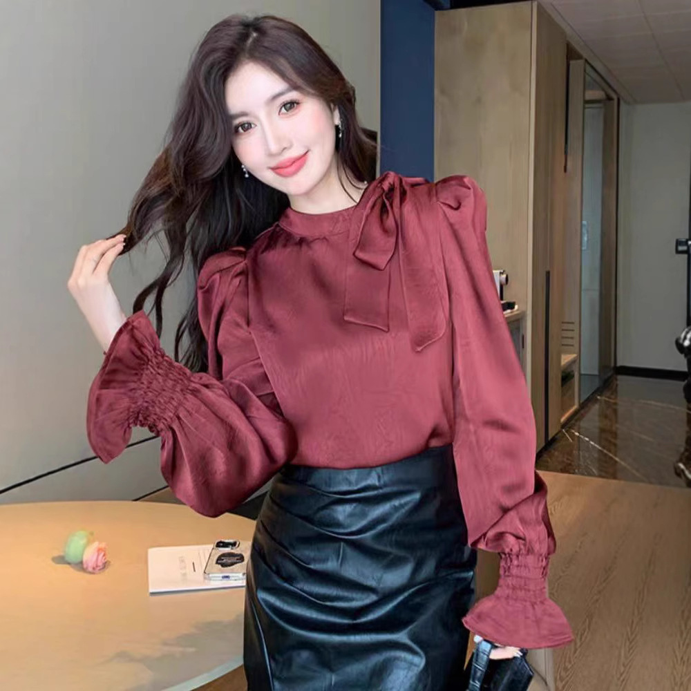 Elegant belt with bow