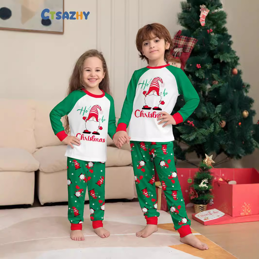 Vianočné pyžamo s potlačou písmena Santa Claus, snehovou vločkou a rodinným oblekom_voghion.com