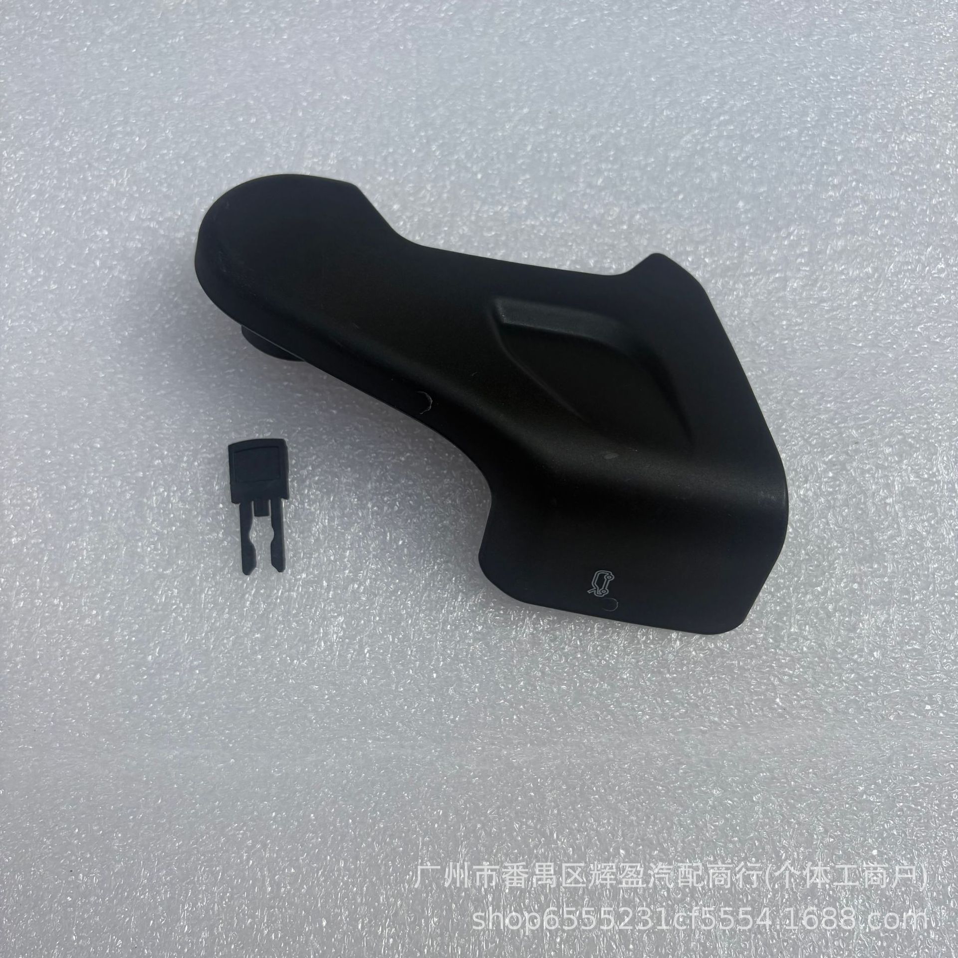 LR083192 is suitable for the engine hood release lever handle of the Land Rover Discovery 5