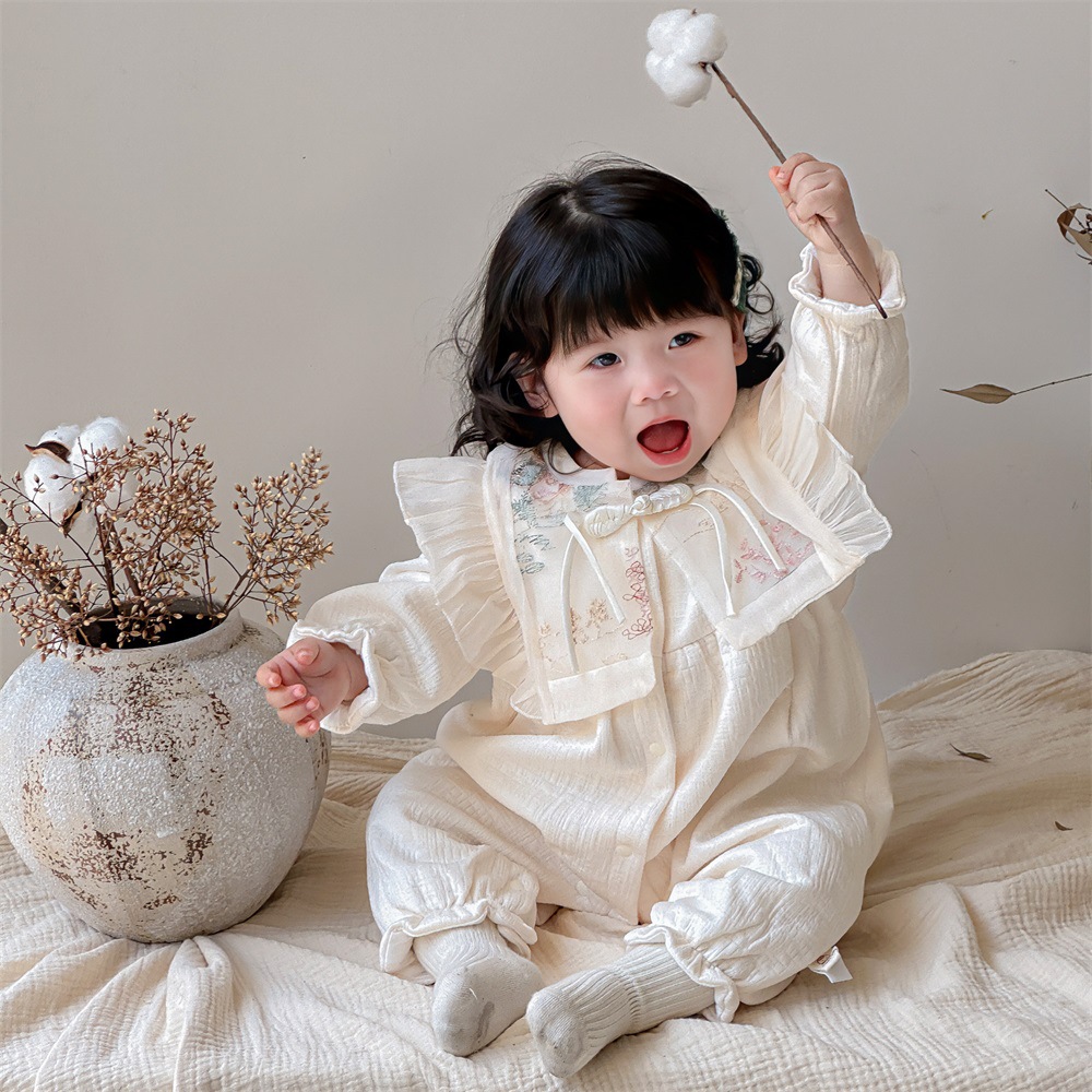 Bebé luna llena cien días ropa ropa de primavera y otoño estilo chino Hanfu niña bebé de un año princesa estilo extranjero fuera de una pieza