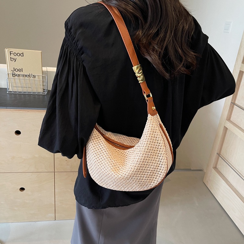 [New Arrival] Straw Woven Crescent Bag Fashion Single Shoulder Crossbody Bag Ethnic Korean Style Beach Vacation Trendy Women's Bag - Thumbnail 4