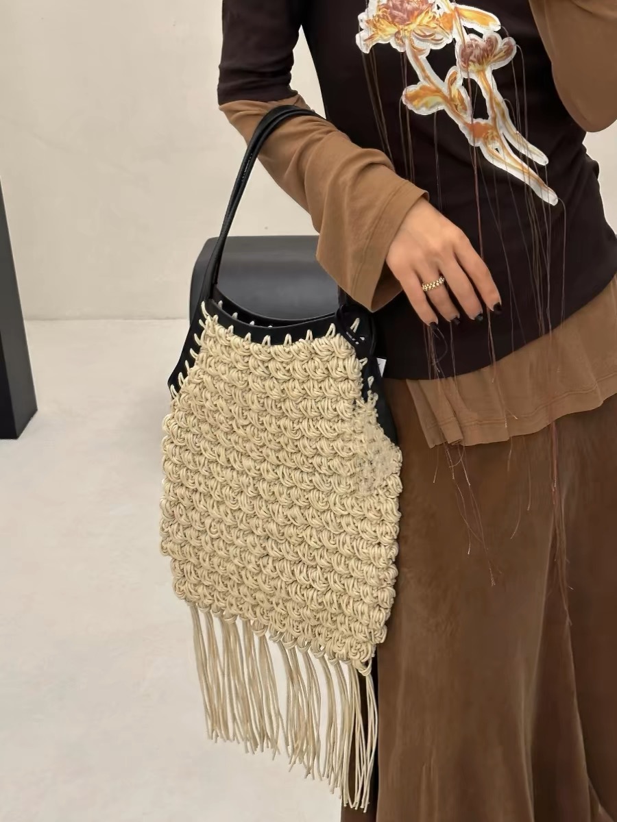La nuova borsa intrecciata della celebrità di Internet Mona è alla moda, versatile, intrecciata in corda, borsa con nappe, design di nicchia, contrasto_voghion.com