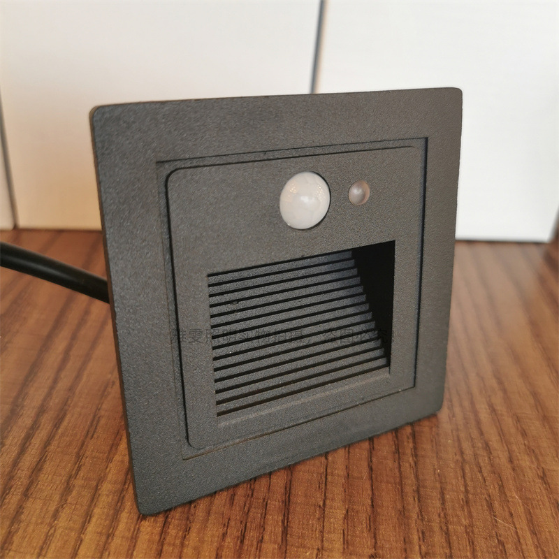 户外LED人体感应墙角灯 光感红外线感应人来自动亮嵌入式楼梯夜灯