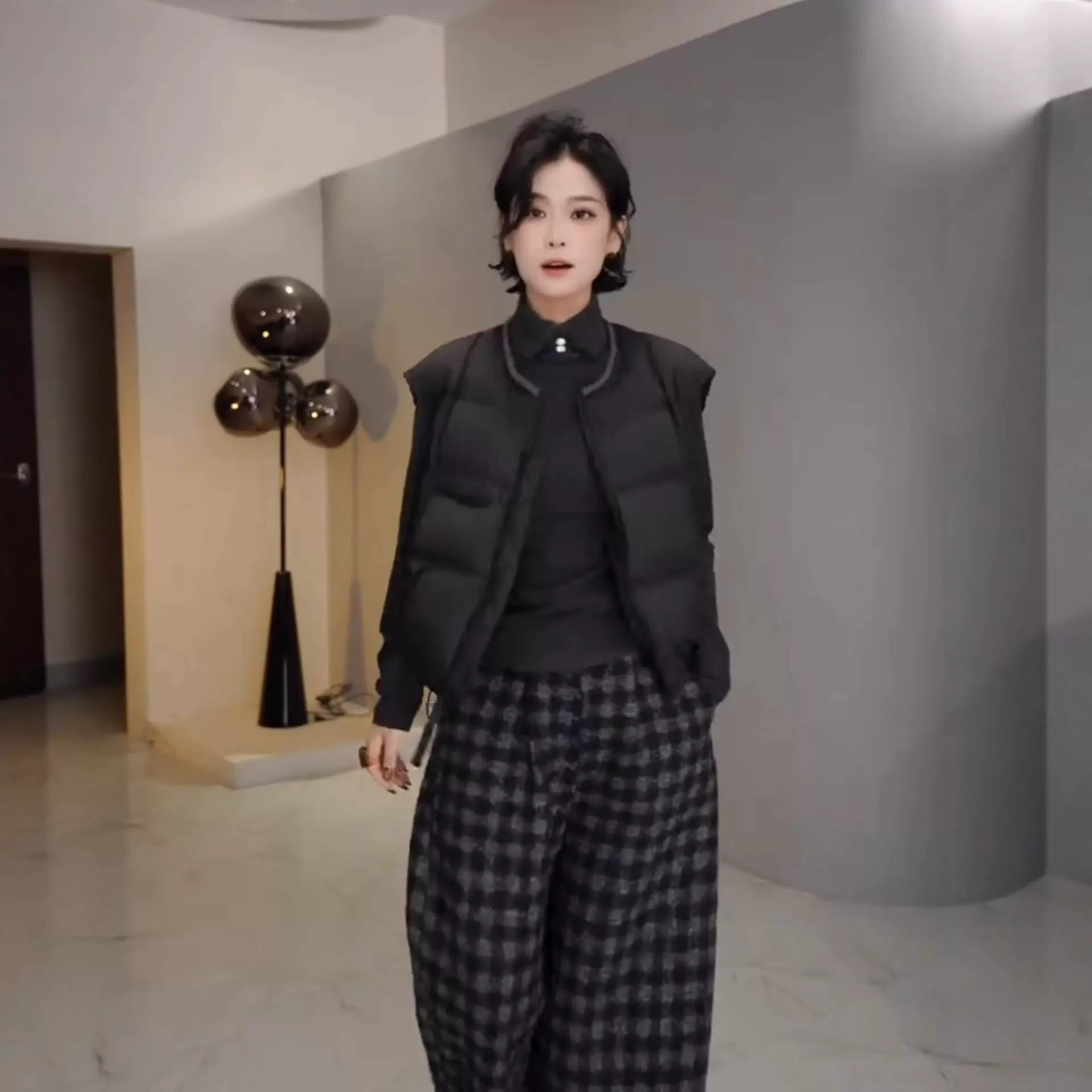 2025年新款白鸭绒羽绒马甲女短款坎肩秋冬新款高级感小个子背心外