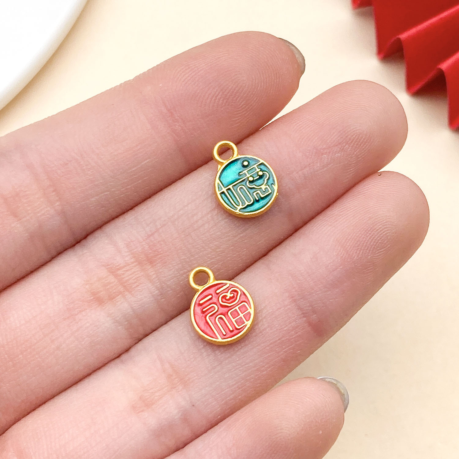 22800-ZY2-红绿色滴油亮金锌合金如意福小吊牌11x8