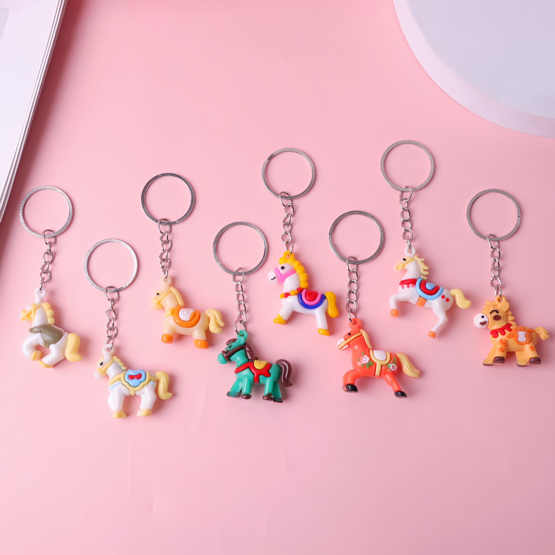 Nuevos productos transfronterizos 2026 Año Nuevo Zodiac caballo muñeca llavero colgante llavero de dibujos animados bolsas colgantes pequeños regalos