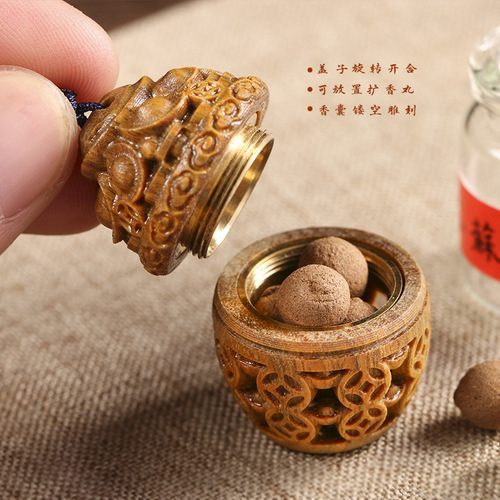 Green Sandalwood Polybag Coin Incense Sachet with Hollow Carved Design Phone Bag Keychain Decor for Live Streaming Supply