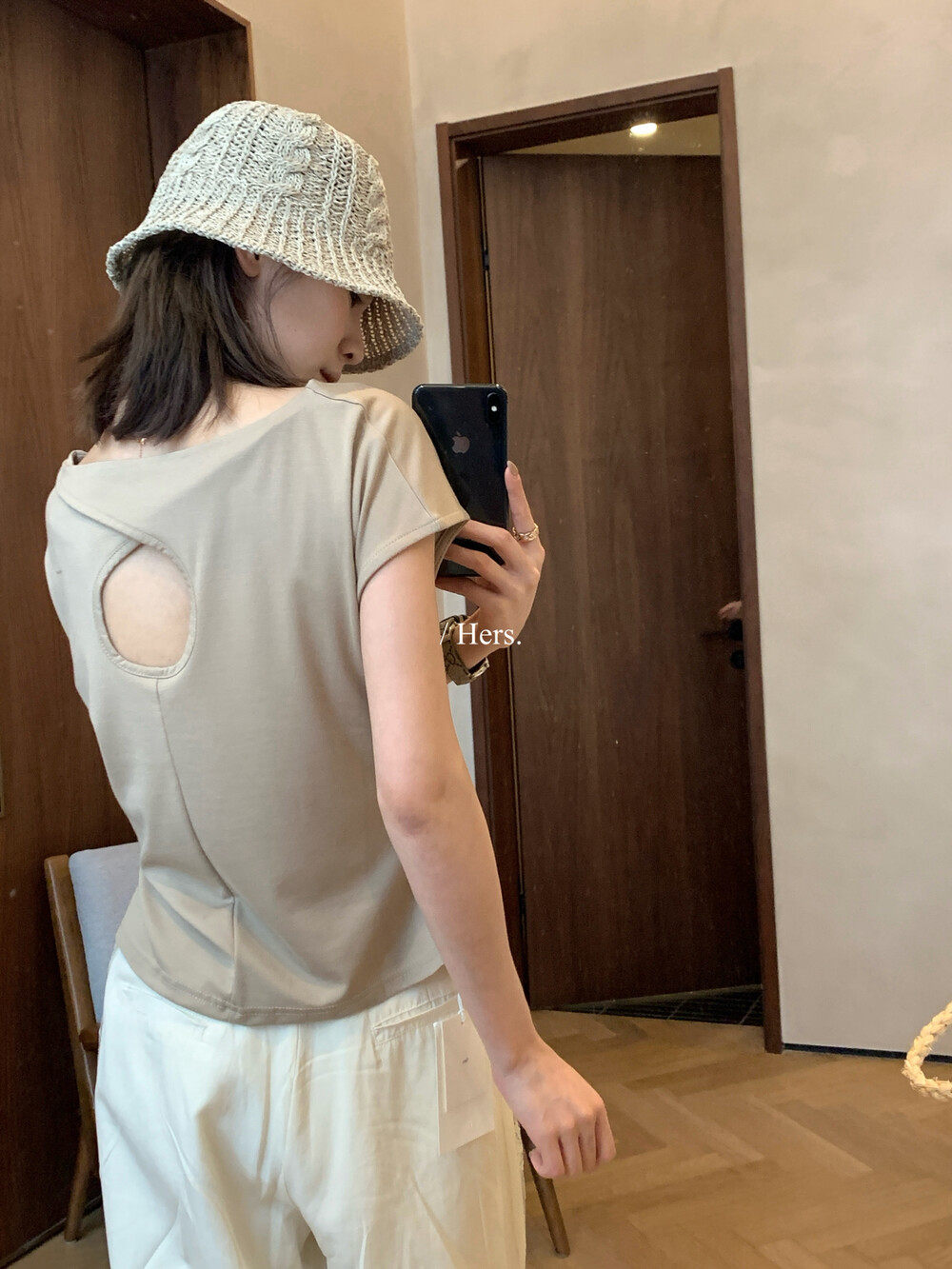 Áo thun nữ tay ngắn cổ tròn phong cách Hàn Quốc, thiết kế lưng xẻ khoét lệch — màu đen, Xám khói, trắng ngà, màu hồng chi tiết 24