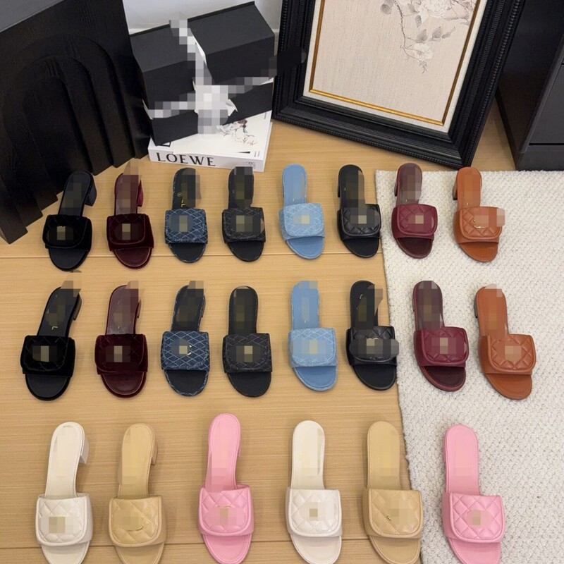 High-End Double C Chanel-Style Quilted Flip-Flops for Women 2026 New Model with Metal Buckle and Chunky Heel, Trendy Outdoor Slippers High-End Double C Chanel-Style Quilted Flip-Flops for Women 2026 New Model with Metal Buckle and Chunky Heel, Trendy Outdoor Slippers