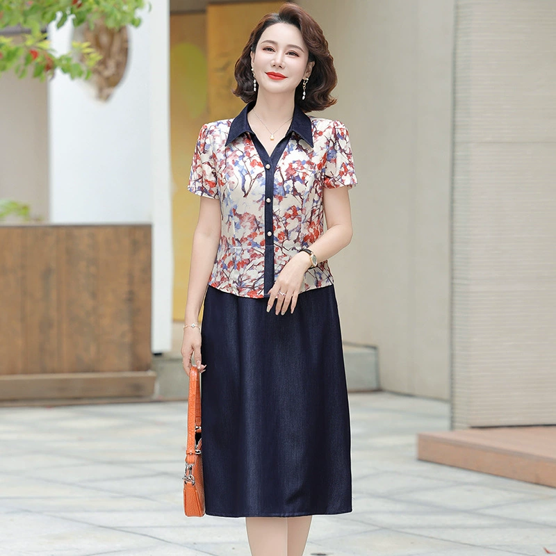 Модное джинсовое платье с вставками, лето 2025, новый стиль для женщин среднего и старшего возраста, юбка средней длины с эффектом двухслойности