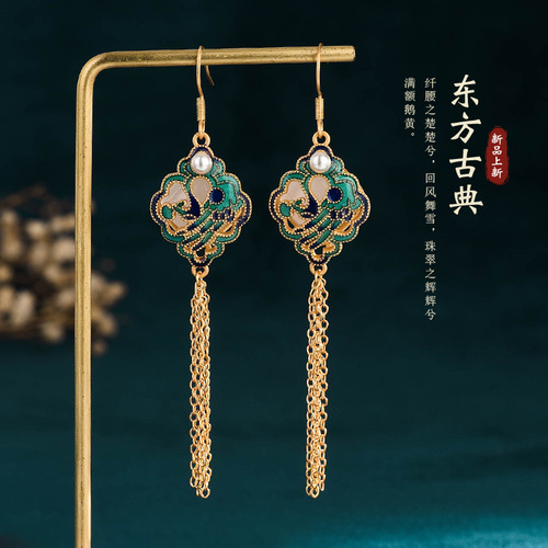  Chinese wind hanfu cheongsam Chinese dress earring accessories peace palace lock imitation of hetian jade tassel earrings