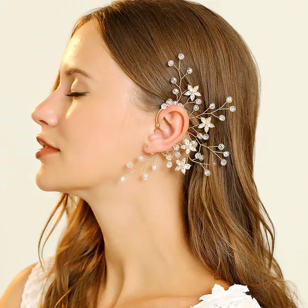 Red, green, and white glass crystal earrings, flower-shaped ear cuffs, pearl and rhinestone earrings, European and American style, suitable for cross-border sales