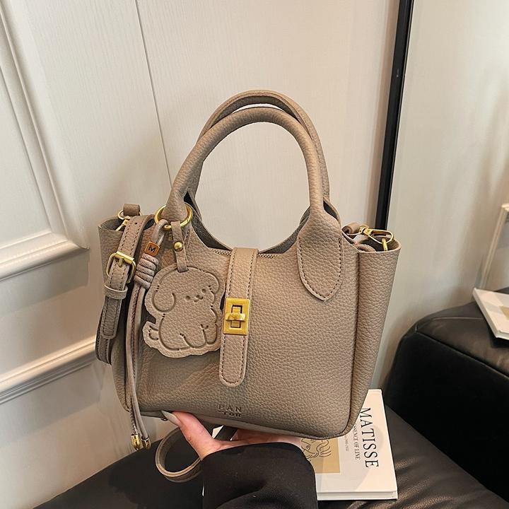 Este año, la popular explosión de la bolsa de cestas de verduras de mano para mujeres 2025, la nueva sensación de alta calidad de la bolsa de mochila súper fuego versátil bolso de cubo