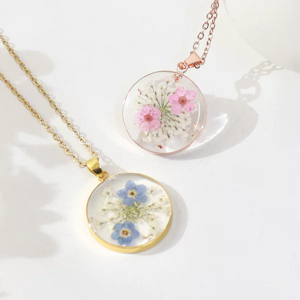 Aiwei new rose gold forget-me-not pendant real flower dried flower jewelry transparent resin crafts high-grade necklace