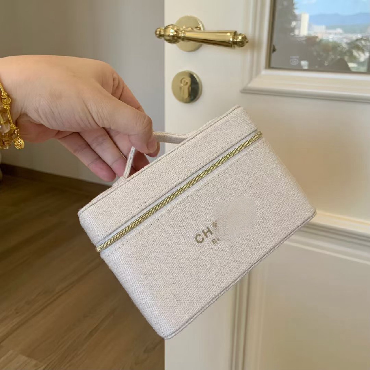 Xiangjia's New Gift Cosmetic Bag Christmas Limited Storage Bag Women's Bag Can Be Transformed into a Platinum Two-Color Cosmetic Bag