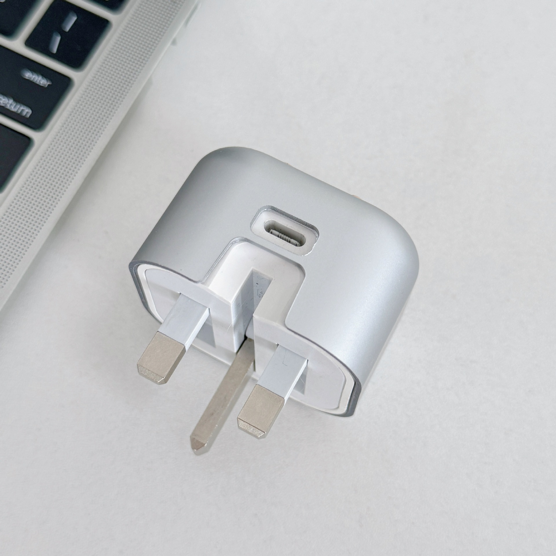 B3E4C6E5-6906-49F7-85B4-173985