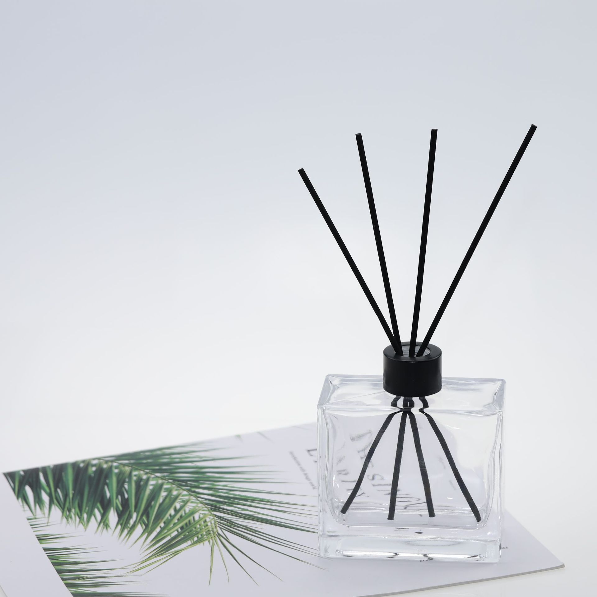 徐州供应定购款100ml200ml扁方形香薰瓶玻璃瓶空瓶小容量批发价