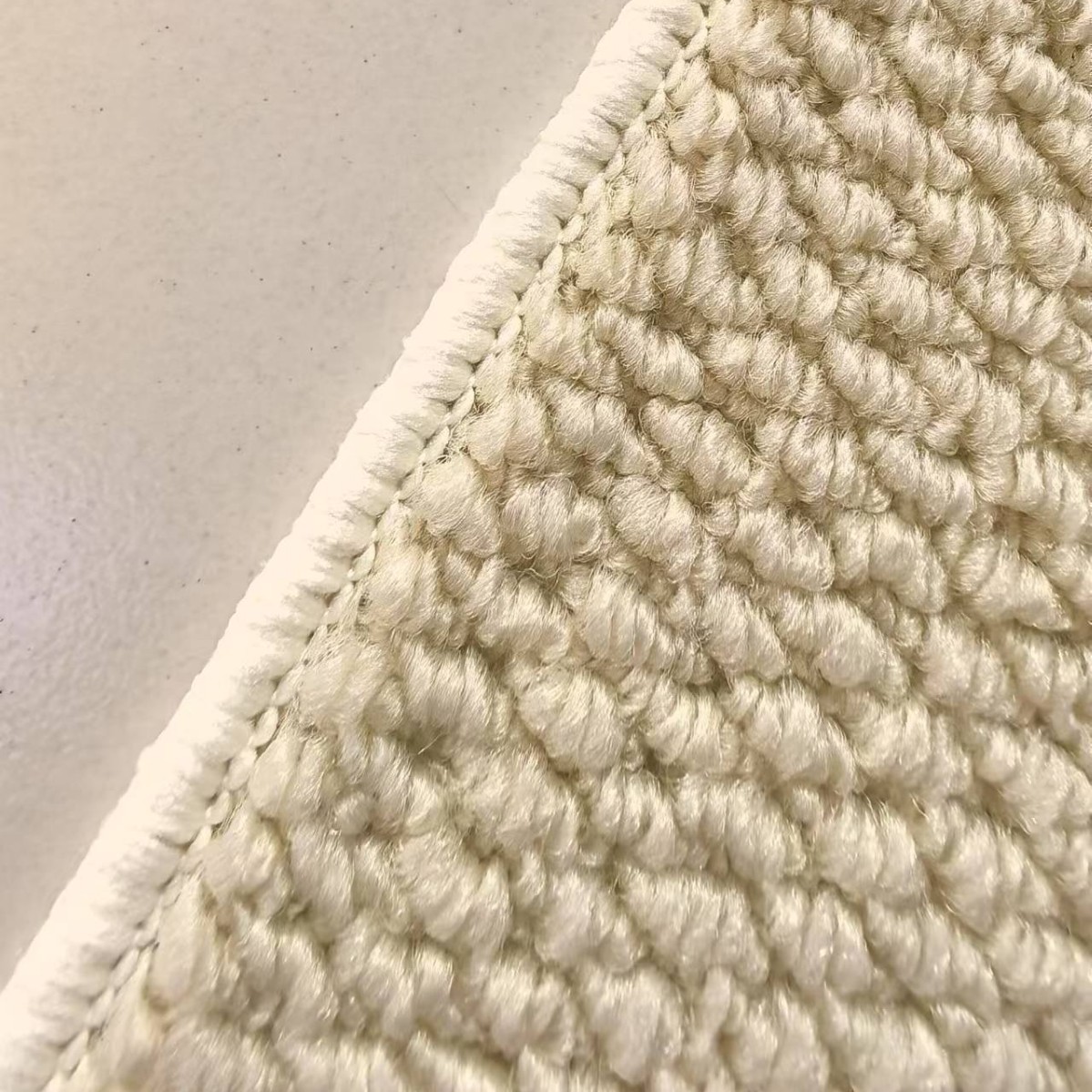 Wear-resistant non-slip solid color carpet, simple and elegant design 2