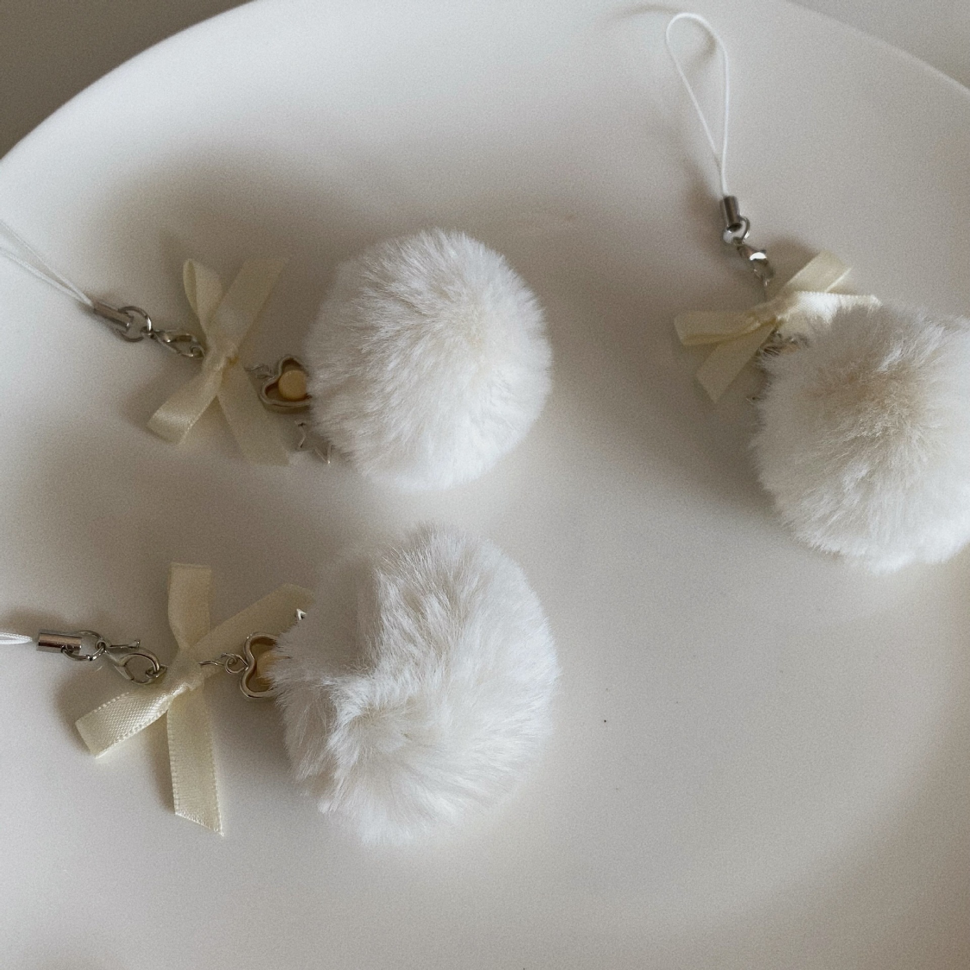 30g Weight Mobile Phone Chain, Keychain Classification 1 Piece Quantity Holiday, Daily Occasion Seto fur Material Bow Knot Pattern Pom Poms Design Cute Style 1 Piece Cute Bow Knot Seto Fur Pom Poms Mobile Phone Chain Keychain 4