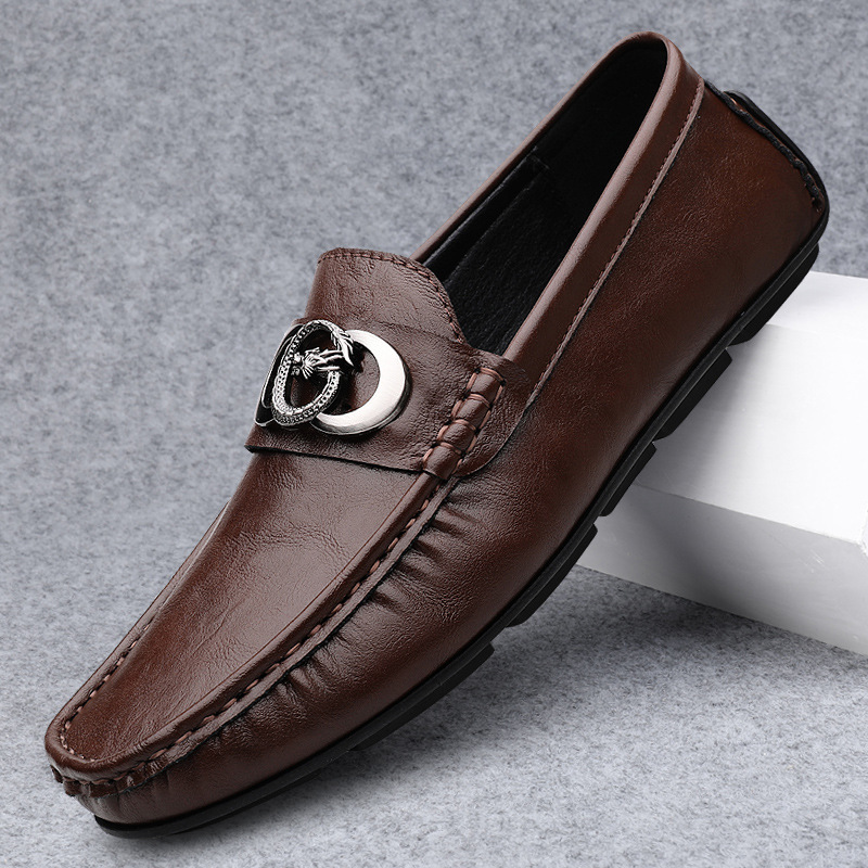 Zapatos de cuero en vivo para hombres 2025 nuevos zapatos de negocios británicos transpirables con suela suave zapatos casuales perezosos con un pie de zapato