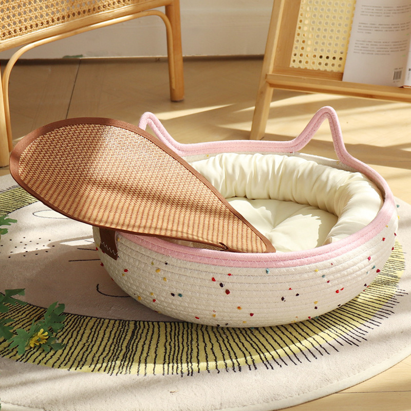 컬러풀한 폼폼 - 핑크 모델 + 화이트 코튼 패드 + 화이트 베개 + 매트