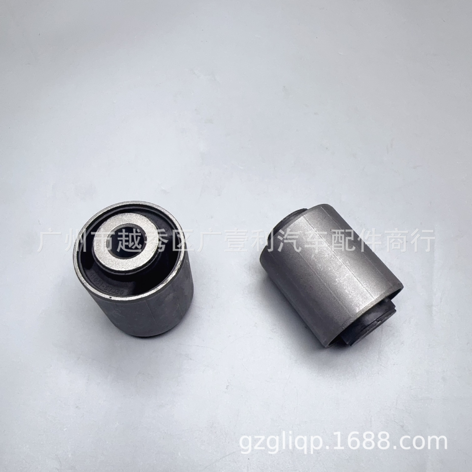 Applicable to 41651-60030 52380-60040BH LX470 UZJ100 4700 rear differential rubber bushing