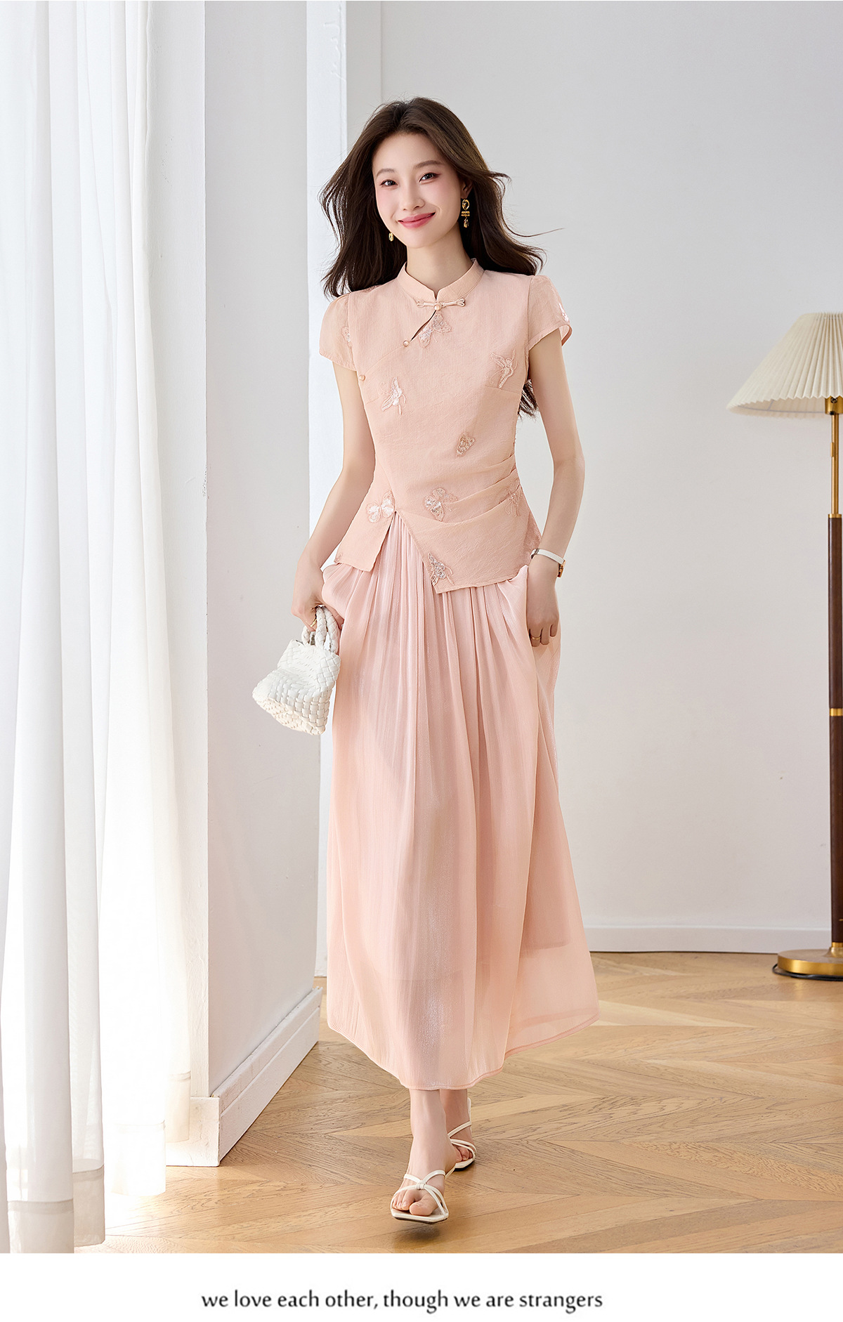 Set áo sơ mi thêu hoa kết hợp chân váy midi phong cách tân cổ điển — Màu hồng, màu trắng ngà chi tiết 8