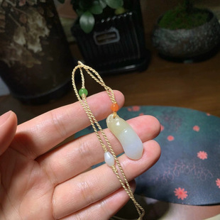Jin Yutang Xinjiang Hetian Jade Four Seasons Ping An Bean Jade Quality Delicate Sugar Color Halo Dye Natural Fortune Head Workmanship
