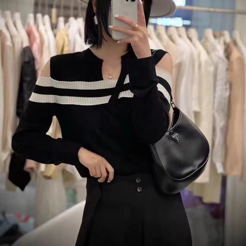 Estilo francés fuera del hombro suéter con cuello en v para mujeres 2023 otoño nuevo hilo de costura en blanco y negro todo fósforo estilo chanel top image 5