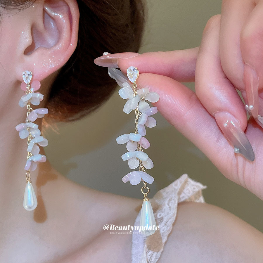 Aguja de plata, flores de diamantes dulces, gotas de agua, pendientes de borla de perlas, pendientes simples de nicho, pendientes de lujo ligero, pendientes de alta gama, mujeres