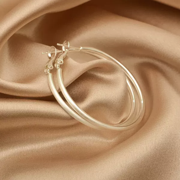 Simple and elegant fashion earrings, silver-white round hoop earrings that make the face look smaller, unique and stylish large hoop earrings for women