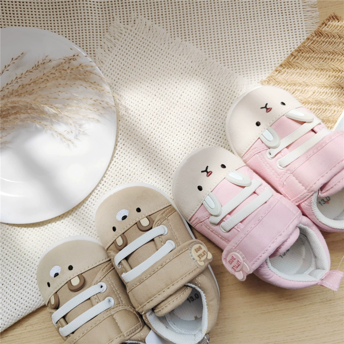 Японский одиночный новый продукт день рождения город мультфильм детская пошаговая обувь мягкая подошва липучка обувь весной и осенью мужская и женская детская обувь