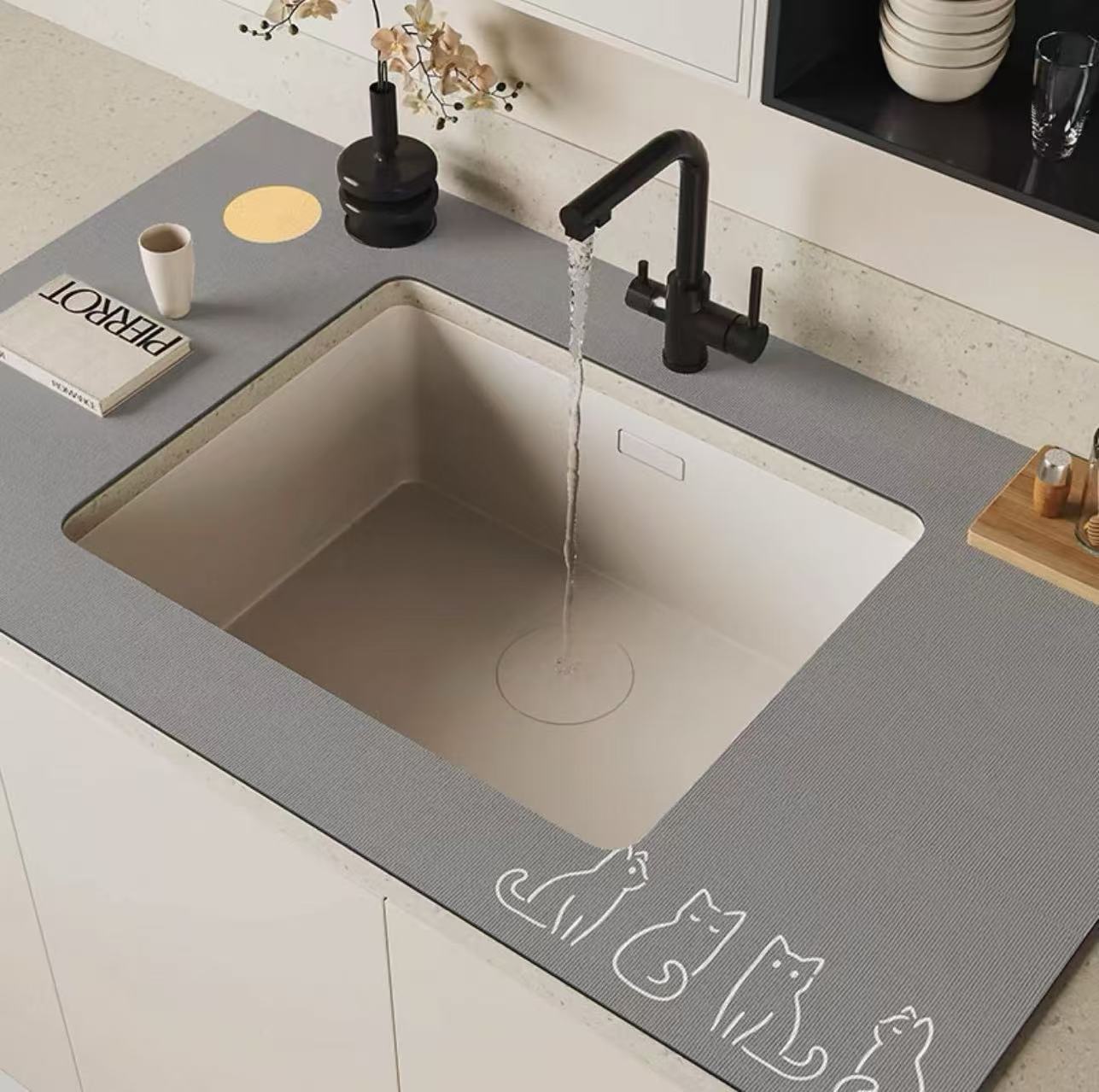 고양이는 태양을 회색으로 본다