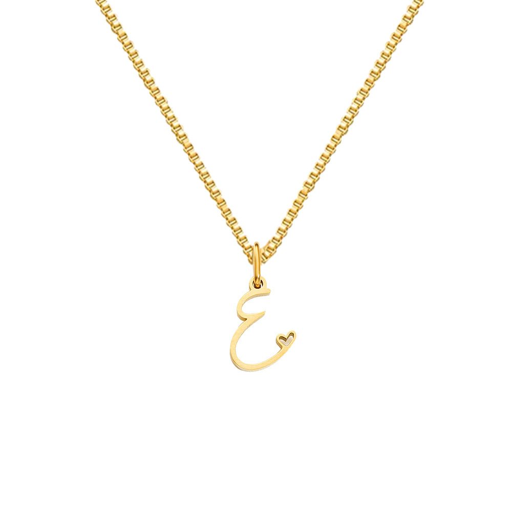 Collier en acier titane style INS 26 avec pendentif cœur et lettre, design intemporel, pour femme. Bijou inaltérable._voghion.com