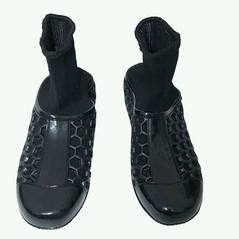 Высококачественная нескользящая обувь для посадки риса, плотные резиновые носки, грязевые туфли, старые черные грязевые туфли для защиты труда на рисовых полях, черные сетчатые туфли.