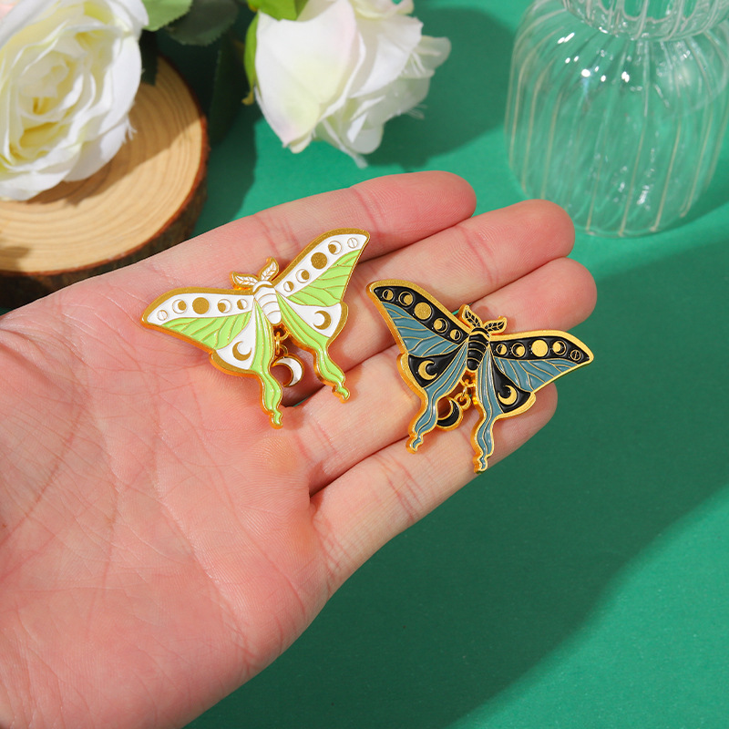 Mode Tier Schmetterling Legierung Einbrennlack Unisex Broschen display picture 4