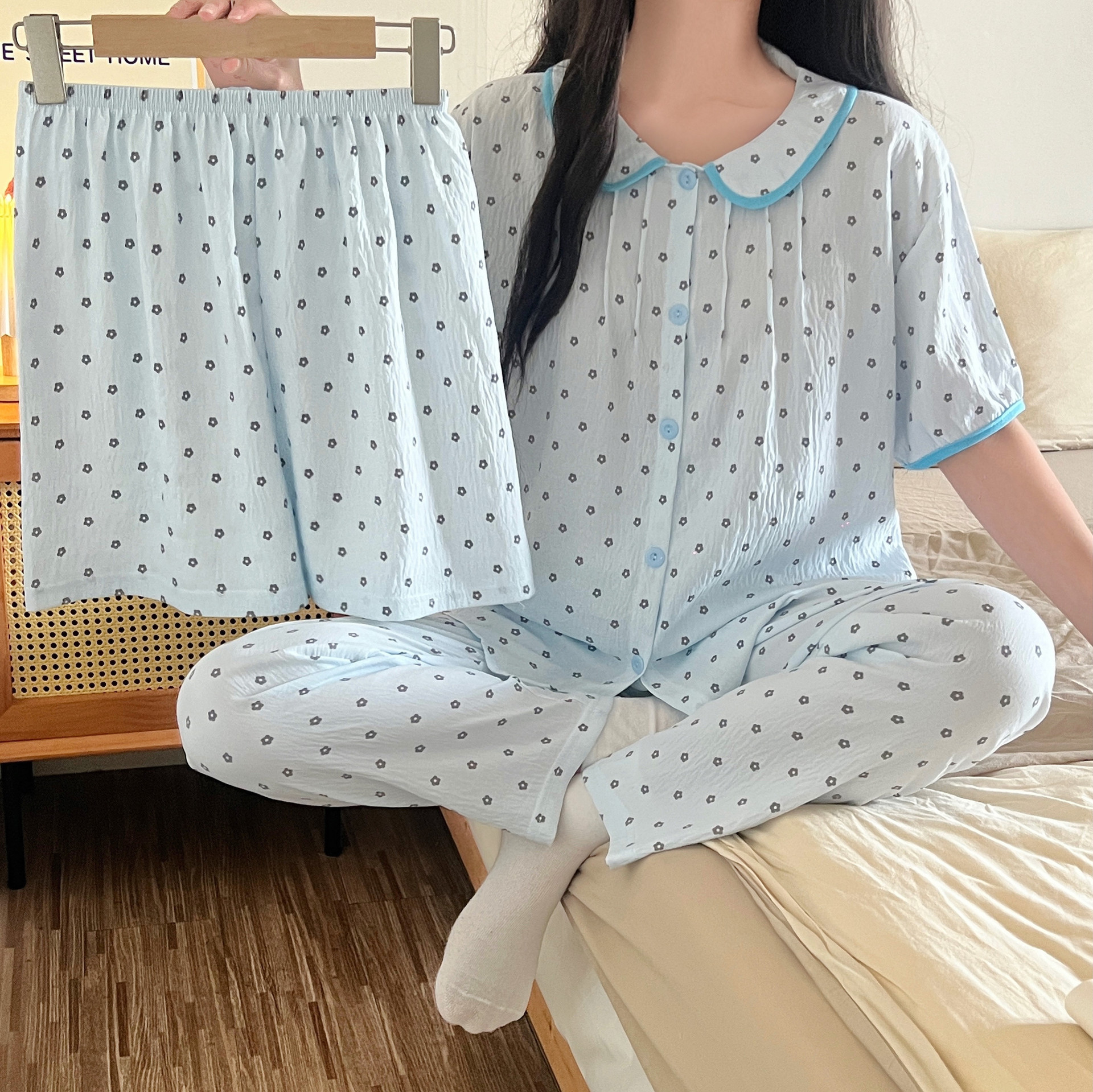 Lindo Crayon Xiaoxin Yunduo Pijamas de algodón Cárdigan de verano de tres piezas para mujer Traje de servicio a domicilio de dibujos animados Comercio exterior al por mayor