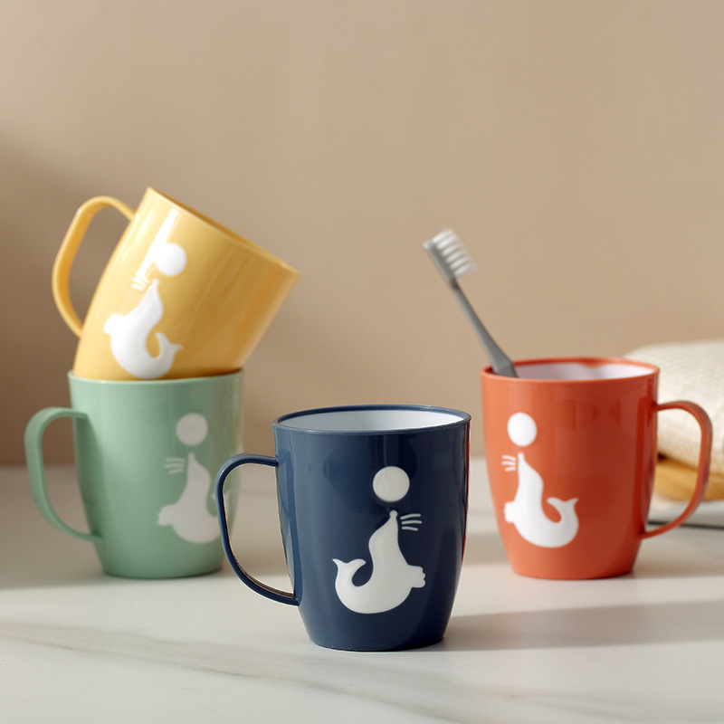 Bicchiere portaspazzolini creativo a forma di delfino bimbi_voghion.com