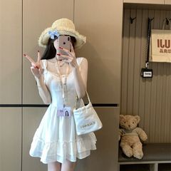 女装夏季2025白色吊带连衣裙度假风时尚设计蕾丝拼接收腰a字短裙