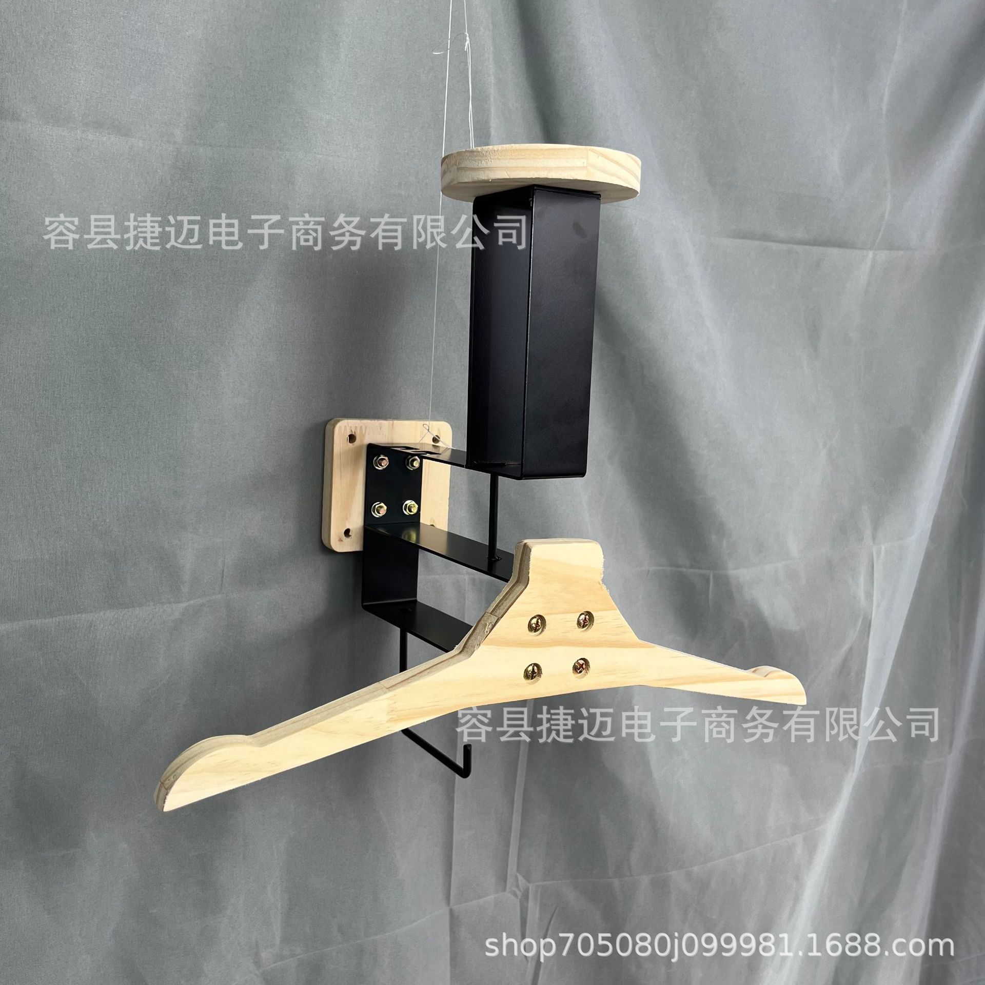 Tactical helmet wall-mounted storage rack, wall display rack for motorcycle enthusiasts, made of solid wood, does not damage motorcycle helmets