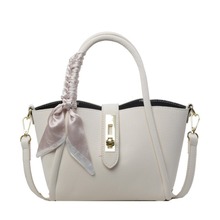 时尚手提菜篮子包包女2024新款bags潮水桶型托特包小众单肩斜挎包