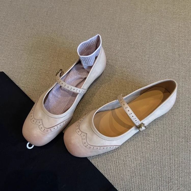 2025 nuevo otoño de cuero de suela gruesa casual aumentando la altura de los zapatos de papá de mujer coreana variedad de zapatos deportivos blancos zapatos individuales