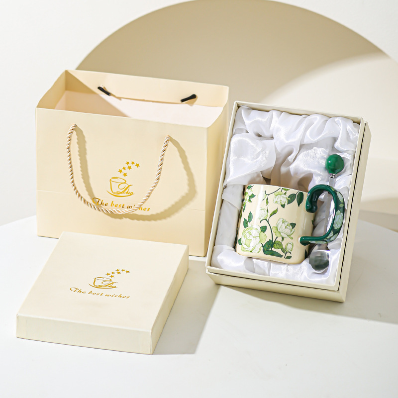 Celebridades de Internet Taza de lujo ligera retro Iris Taza de agua Camellia Taza de cerámica de gran capacidad Taza de cerámica Caja de regalo Pareja