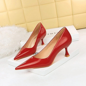 1961-10 European and American style, versatile in spring and autumn, professional OL fashion, simple, high heels, glossy