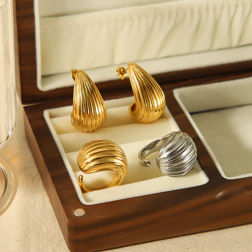 European and American Internet celebrity niche striped water drop earrings 18K gold stainless steel water drop ring high-end jewelry set