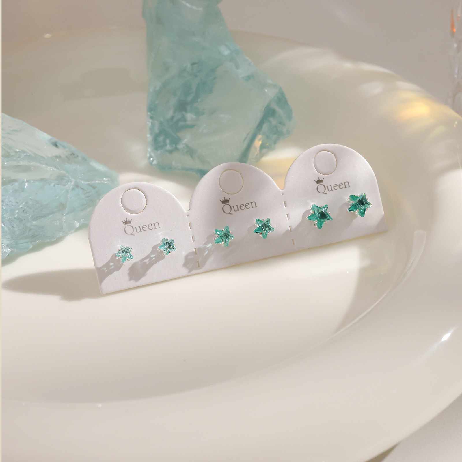 Juego de pendientes de aguja plateados, sencillos y compactos para mujer, pendientes geométricos en forma de corazón, bonitos, dulces y versátiles, venta al por mayor para puestos de mercado