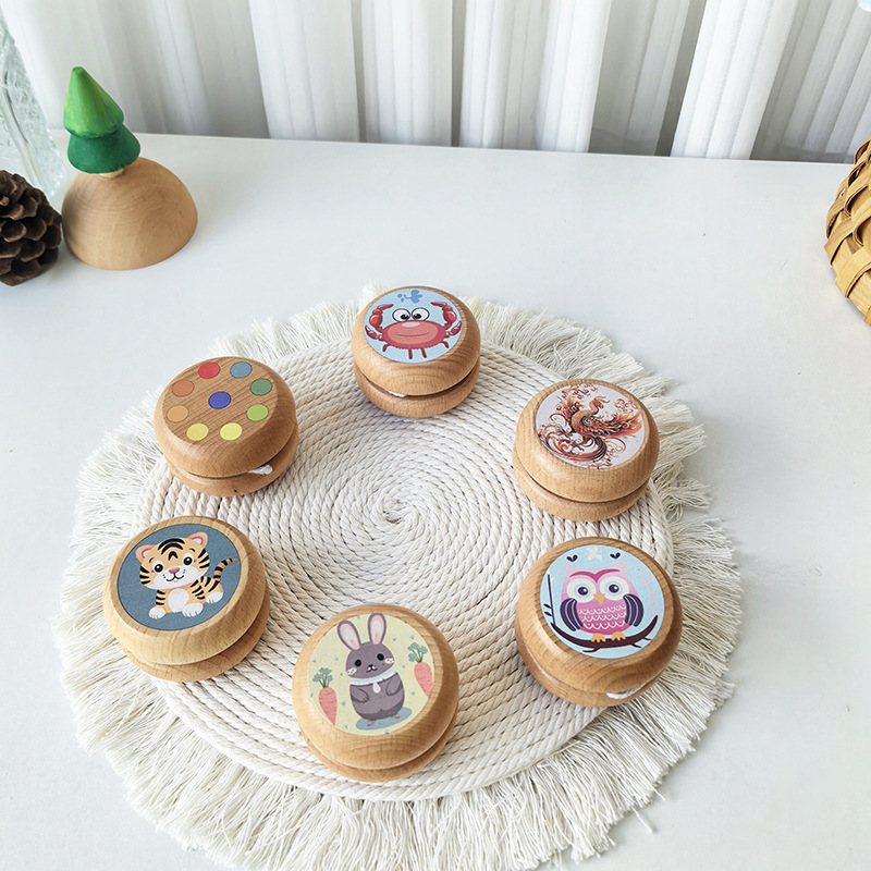 Yoyo de madera lindo dibujos animados juguetes para niños estudiantes de primaria tradicional nostálgico clásico giratorio yoyoball pequeño regalo