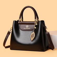 �p���¿����ذ�2025�r�к��s��������Ů�����������ٴ������