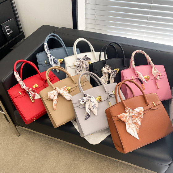 This year's new shoulder handbag women's bag fresh sweet fashion elegant small square bag niche design girl's bag